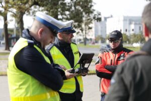 21.09.2021. Kielce. Ćwiczenia w ramach kampanii promującej bezpieczeństwo w ruchu drogowym oraz właściwe udzielanie pierwszej pomocy / Wiktor Taszłow / Radio Kielce