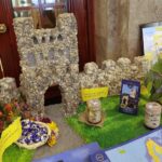 20.09.2021. Kielce. Wręczenie nagród laureatom konkursu "Dobry bo Polski". Na zdjęciu (od lewej): Oliwia Wroniszewska - wyróżnienie, Andrzej Bętkowski - marszałek województwa świętokrzyskiego / Wiktor Taszłow / Radio Kielce