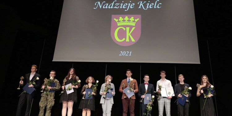 22.09.2021. Kielce. Mała scena KCK. Nagrody "Nadzieje Kielc". / Wiktor Taszłow / Radio Kielce