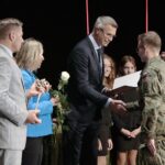 22.09.2021. Kielce. Mała scena KCK. Nagrody "Nadzieje Kielc". Na zdjęciu (od lewej): Marcin Chłodnicki - wiceprezydent Kielc, Anna Kibort - radna, Bogdan Wenta - prezydent Kielc, Jakub Stachurka. / Wiktor Taszłow / Radio Kielce