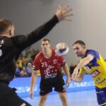 23.09.2021. Kielce. 2. kolejka Ligi Mistrzów: Łomża Vive Kielce - Telekom Veszprem. Na zdjęciu (z prawej): Arkadiusz Moryto / Wiktor Taszłow / Radio Kielce