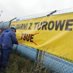 24.09.2021. Kielce. "Solidarni z Turowem" - baner umieszczony na ogrodzeniu Elektrociepłowni / Wiktor Taszłow / Radio Kielce