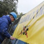 24.09.2021. Kielce. "Solidarni z Turowem" - baner umieszczony na ogrodzeniu Elektrociepłowni / Wiktor Taszłow / Radio Kielce