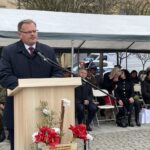 29.09.2021. Ostrowiec Świętokrzyski. Ślubowanie klas drugich Niepublicznego Technikum im. Tadeusza Kościuszki ZDZ.  Na zdjeciu Jan Józef Kasprzyk - szef Urzędu ds. Kombatantów i Osób Represjonowanych / Emilia Sitarska / Radio Kielce