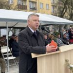 29.09.2021. Ostrowiec Świętokrzyski. Ślubowanie klas drugich Niepublicznego Technikum im. Tadeusza Kościuszki ZDZ. Na zdjęciu senator Jarosław Rusiecki / Emilia Sitarska / Radio Kielce