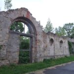 10.08.2020. Nietulisko Duże. Ruiny walcowni z XIX wieku / Emilia Sitarska / Radio Kielce