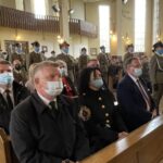 29.09.2021. Ostrowiec Świętokrzyski. Ślubowanie klas drugich Niepublicznego Technikum im. Tadeusza Kościuszki ZDZ. Na zdjęciu (od lewej0: senator Jarosław Rusiecki, Izabela Pustuła - dyrektor Niepublicznego Technika im. Tadeusza Kościuszki ZDZ w Ostrowcu Św., Jan Józef Kasprzyk - szef UdKiOR / Emilia Sitarska / Radio Kielce