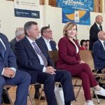 03.09.2021. Ostrowiec Św. Inauguracja roku sportowego w Szkole Mistrzostwa Sportowego. Na zdjęciu (od lewej): Zbigniew Duda - radny powiatu ostrowieckiego, Andrzej Kryj - poseł PiS,  Anna Krupka - wiceminister kultury, dziedzictwa narodowego i sportu / Emilia Sitarska / Radio Kielce