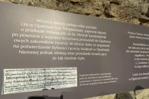 30.09.2021. Opatów. Otwarcie wystawy stałej w opatowskich podziemiach „Wielka historia w małym mieście” / Emilia Sitarska / Radio Kielce