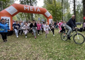 25.09.2021. Ostrowiec Św. Charytatywny bieg w piżamach na Gutwinie / Emilia Sitarska / Radio Kielce