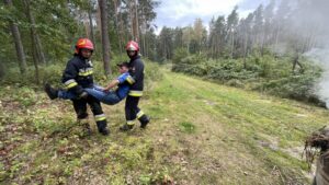 16.09.2021. Ostrowiec Świętokrzyski. Ćwiczenia strażaków na terenie leśnictwa Zwierzyniec / Emilia Sitarska / Radio Kielce