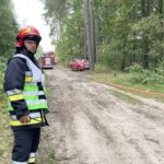 16.09.2021. Ostrowiec Świętokrzyski. Ćwiczenia strażaków na terenie leśnictwa Zwierzyniec / Emilia Sitarska / Radio Kielce