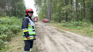 16.09.2021. Ostrowiec Świętokrzyski. Ćwiczenia strażaków na terenie leśnictwa Zwierzyniec / Emilia Sitarska / Radio Kielce