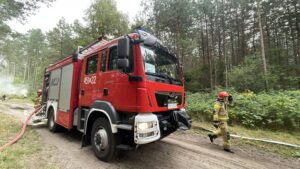 16.09.2021. Ostrowiec Świętokrzyski. Ćwiczenia strażaków na terenie leśnictwa Zwierzyniec / Emilia Sitarska / Radio Kielce