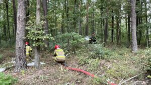 16.09.2021. Ostrowiec Świętokrzyski. Ćwiczenia strażaków na terenie leśnictwa Zwierzyniec / Emilia Sitarska / Radio Kielce