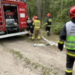 16.09.2021. Ostrowiec Świętokrzyski. Ćwiczenia strażaków na terenie leśnictwa Zwierzyniec / Emilia Sitarska / Radio Kielce