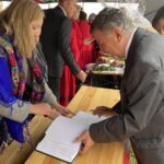 18.09.2021. Ostrowiec Świętokrzyski. Festiwal Kół Gospodyń Wiejskich „Polska od kuchni”. Na zdjęciu (po prawej): poseł Andrzej Kryj / Emilia Sitarska / Radio Kielce