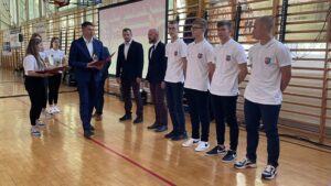 03.09.2021. Ostrowiec Św. Inauguracja roku sportowego w Szkole Mistrzostwa Sportowego / Emilia Sitarska / Radio Kielce