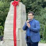 29.09.2021. Doły Biskupie. Odsłonięcie rzeźby fabryki tektury Witulin. Na zdjęciu: Paweł Gawron - prezes Stowarzyszenia Witulin nad Świśliną / Emilia Sitarska / Radio Kielce