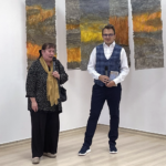 04.09.2021. Ciekoty. „Szklany Dom”. Imieniny Stefana. Na zdjęciu: Monika Handke - malarka, Wojciech Purtak - dyrektor Centrum Edukacji i Kultury „Szklany Dom” w Ciekotach / Paulina Michta / Radio Kielce