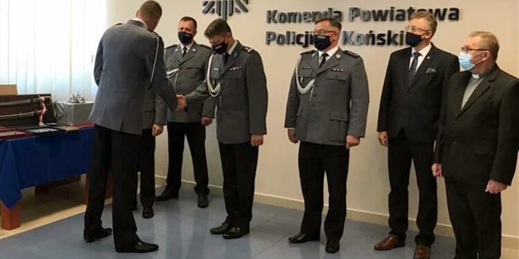 Dariusz Dębowski nie jest już zastępcą komendanta Komendzie Powiatowej Policji w Końskich. Na tym stanowisku zastąpił go Tomasz Janik / KPP Końskie