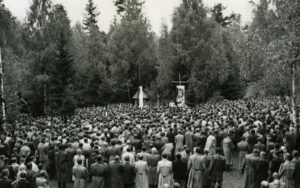 Wykus. Odsłonięcie leśnej kapliczki / Tadeusz Ignacy Rylski