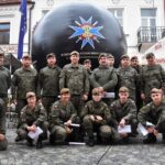 18.09.2021. Sandomierz. „Krwiobieg terytorialsa" na sandomierskim rynku / ppor. Daniel Woś / ŚBOT