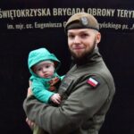 18.09.2021. Sandomierz. „Krwiobieg terytorialsa" na sandomierskim rynku / ppor. Daniel Woś / ŚBOT