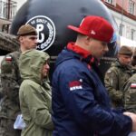 18.09.2021. Sandomierz. „Krwiobieg terytorialsa" na sandomierskim rynku / ppor. Daniel Woś / ŚBOT