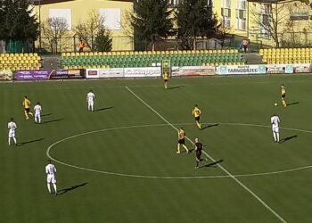 10.04.2021. Tarnobrzeg. III liga: Siarka -  LKS Probudex Łagów / Robert Pytka / Radio Kielce