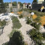 10.09.2021. Sobów. Ogród sensoryczny na terenie DPS-u w Sobowie / Emilia Sitarska / Radio Kielce