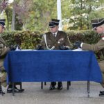 30.09.2021. Kielce. Przekazanie obowiązków komendanta CPdMZ. Na zdjęciu (od lewej): płk Paweł Chabielski - były komendant Centrum Przygotowań do Misji Zagranicznych w Kielcach, płk Grzegorz Wtykło - szef oddziału współpracy cywilno-wojskowej w Dowództwie Generalnym Rodzajów Sił Zbrojnych, ppłk Jarosław Zdanowicz - po komendanta Centrum Przygotowań do Misji Zagranicznych w Kielcach / Wiktor Taszłow / Radio Kielce