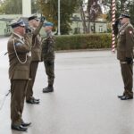 30.09.2021. Kielce. Przekazanie obowiązków komendanta CPdMZ. Na zdjęciu (od lewej): płk Paweł Chabielski - były komendant Centrum Przygotowań do Misji Zagranicznych w Kielcach, ppłk Jarosław Zdanowicz - po komendanta Centrum Przygotowań do Misji Zagranicznych w Kielcach, płk Grzegorz Wtykło - szef oddziału współpracy cywilno-wojskowej w Dowództwie Generalnym Rodzajów Sił Zbrojnych / Wiktor Taszłow / Radio Kielce