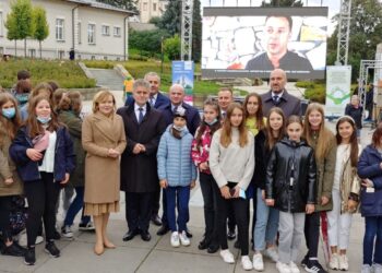 20.09.2021. Kielce. Plac Artystów. Eko-Kino - akcja promocyjna zorganizowana przez Wojewódzki Fundusz Ochrony Środowiska i Gospodarki Wodnej / Anna Kwapisz / Radio Kielce