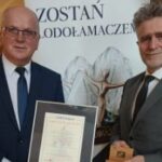 23.09.2021. Lublin. Regionalna Gala XVI Edycji Konkursu Lodołamacze 2021. Na zdjęciu (od lewej): Stefan Bąk - członek zarządu powiatu kieleckiego i senator Krzysztof Słoń / Starostwo Powiatowe w Kielcach