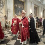 19.09.2021. Święty Krzyż. Suma odpustowa. Na zdjęciu (w środku): o. Marian Puchała - superior klasztoru ojców oblatów na Świętym Krzyżu i arcybiskup Wacław Depo / Emilia Sitarska / Radio Kielce