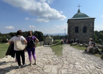12.09.2021. Święty Krzyż. Turyści na szlaku / Emilia Sitarska / Radio Kielce
