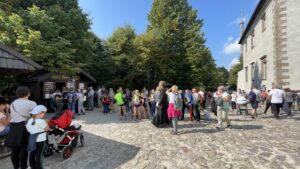 12.09.2021. Święty Krzyż. Turyści na szlaku / Emilia Sitarska / Radio Kielce