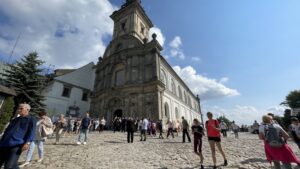 12.09.2021. Święty Krzyż. Turyści na szlaku / Emilia Sitarska / Radio Kielce