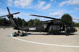 03.09.2021. Kielce. Przygotowania do Targów MSPO. Helikopter Black Hawk / Wiktor Taszłow / Radio Kielce