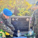 29.10.2021. Kielce. Żołnierze z Centrum Przygotowań do Misji Zagranicznych w Kielcach odwiedzili grobowce zmarłych i poległych wojskowych / Centrum Przygotowań do Misji Zagranicznych