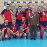 25.10.2021. Kielce. Zawody terytorialsów w futsalu. Na zdjęciu drużyna 102 blp - 2 miejsce / ŚBOT