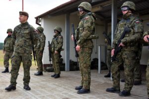 14.10.2021. Nowa Dęba. Pierwsze zajęcia na strzelnicy ochotników ŚBOT / ppor. Daniel Woś / ŚBOT