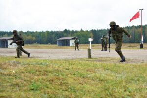 14.10.2021. Nowa Dęba. Pierwsze zajęcia na strzelnicy ochotników ŚBOT / ppor. Daniel Woś / ŚBOT