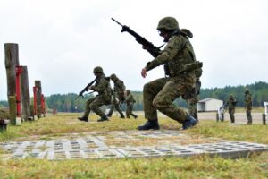 14.10.2021. Nowa Dęba. Pierwsze zajęcia na strzelnicy ochotników ŚBOT / ppor. Daniel Woś / ŚBOT