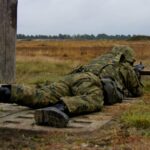 14.10.2021. Nowa Dęba. Pierwsze zajęcia na strzelnicy ochotników ŚBOT / ppor. Daniel Woś / ŚBOT