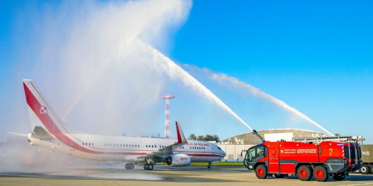 08.10.2021. Warszawa. Powitanie samolotu Boeing o nazwie „Roman Dmowski” / LotniskoChopina/Facebook