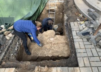 Odkrycie archeologiczne w Ujeździe. Natrafiono na fundamenty budowli z wczesnego średniowiecza / A. Pospiszyl / Radio Opole