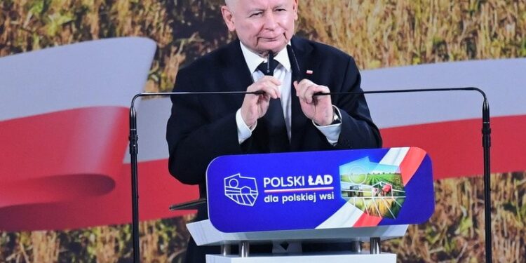 09.10.2021. Przysucha. Jarosław Kaczyński - prezes PiS podczas wyjazdowego posiedzenia klubu parlamentarnego Prawa i Sprawiedliwości / PAP/Piotr Polak