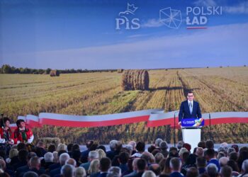 o9.10.2021. Przysucha (woj. mazowieckie) Na zdjęciu premier Mateusz Morawiecki podczas wyjazdowego posiedzenia klubu parlamentarnego Prawa i Sprawiedliwości / Piotr Polak / PAP